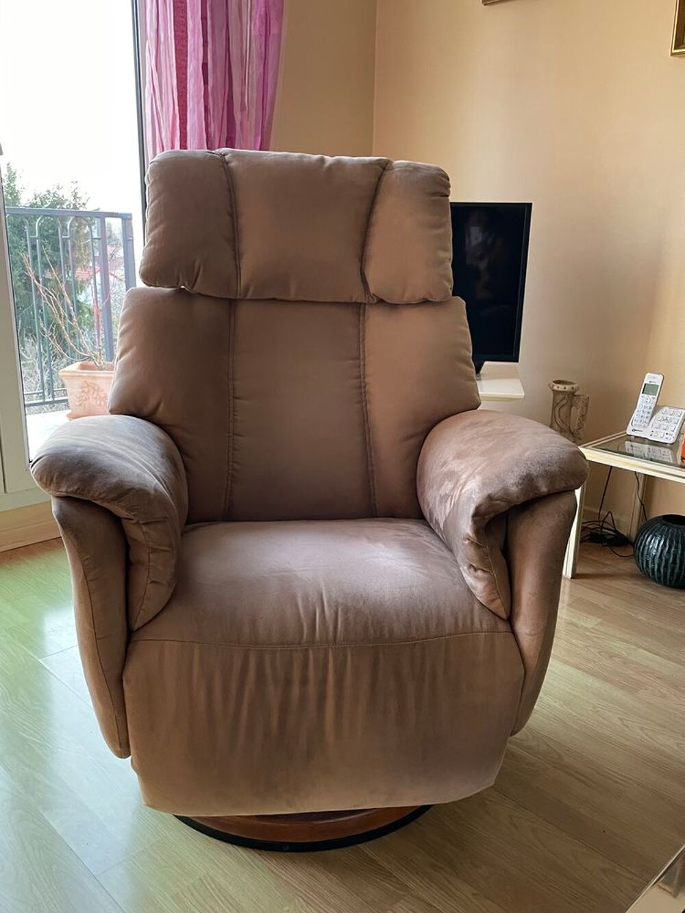 canap&eacute; -un fauteuil Meubles