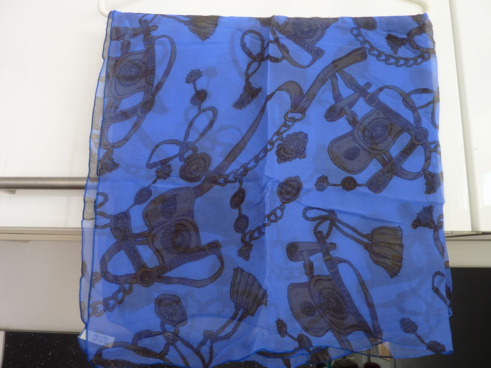 Foulard en mousseline de soie - neuf Vêtements