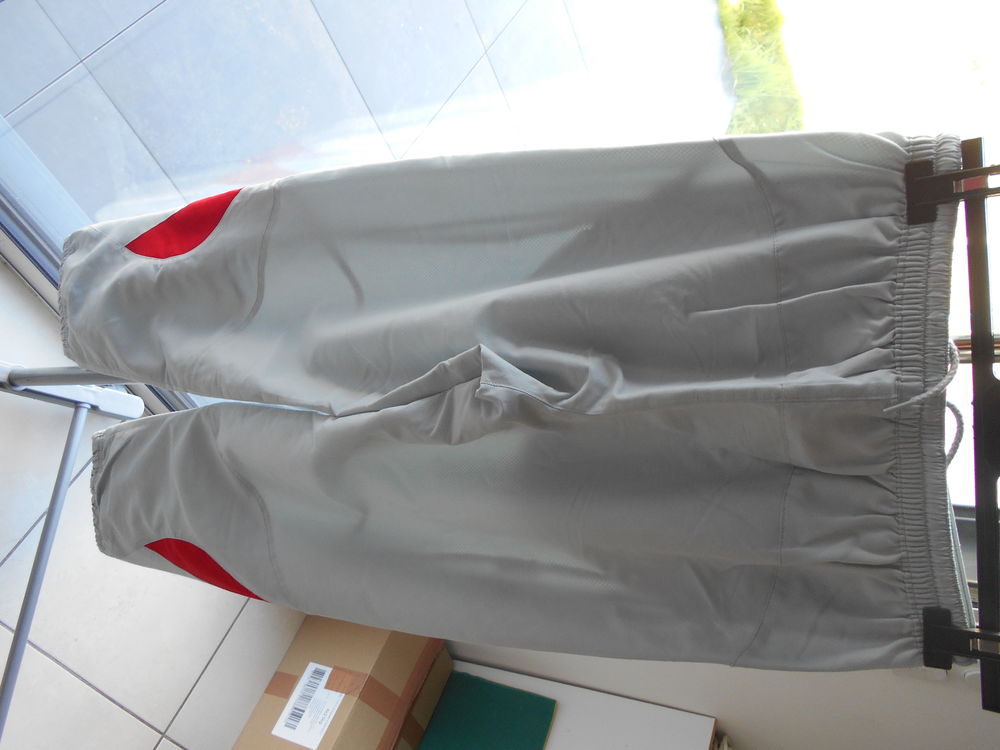 Pantalon de sport Adidas, gar&ccedil;on, Taille 14 ans neuf Vêtements enfants