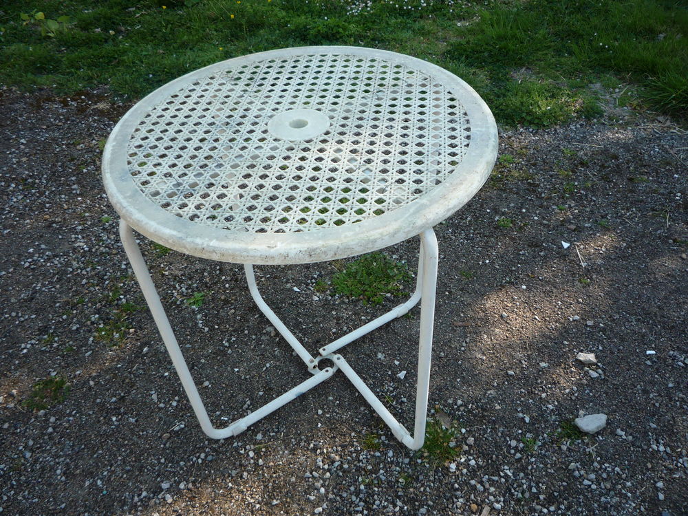 Table de jardin (L)
Meubles