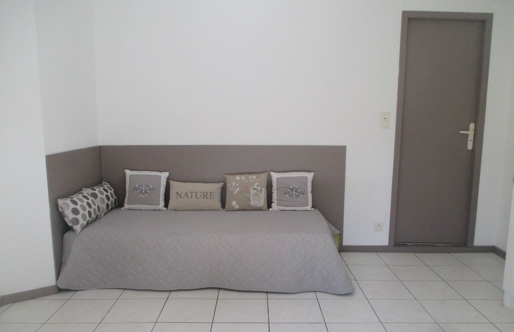 Location Appartement ALBI 300m UNIVERSTE STUDIO MEUBLE TBE 395e Albi