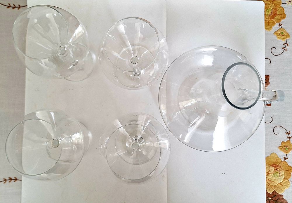 Ensemble carafe &agrave; d&eacute;canter avec 4 verres Décoration