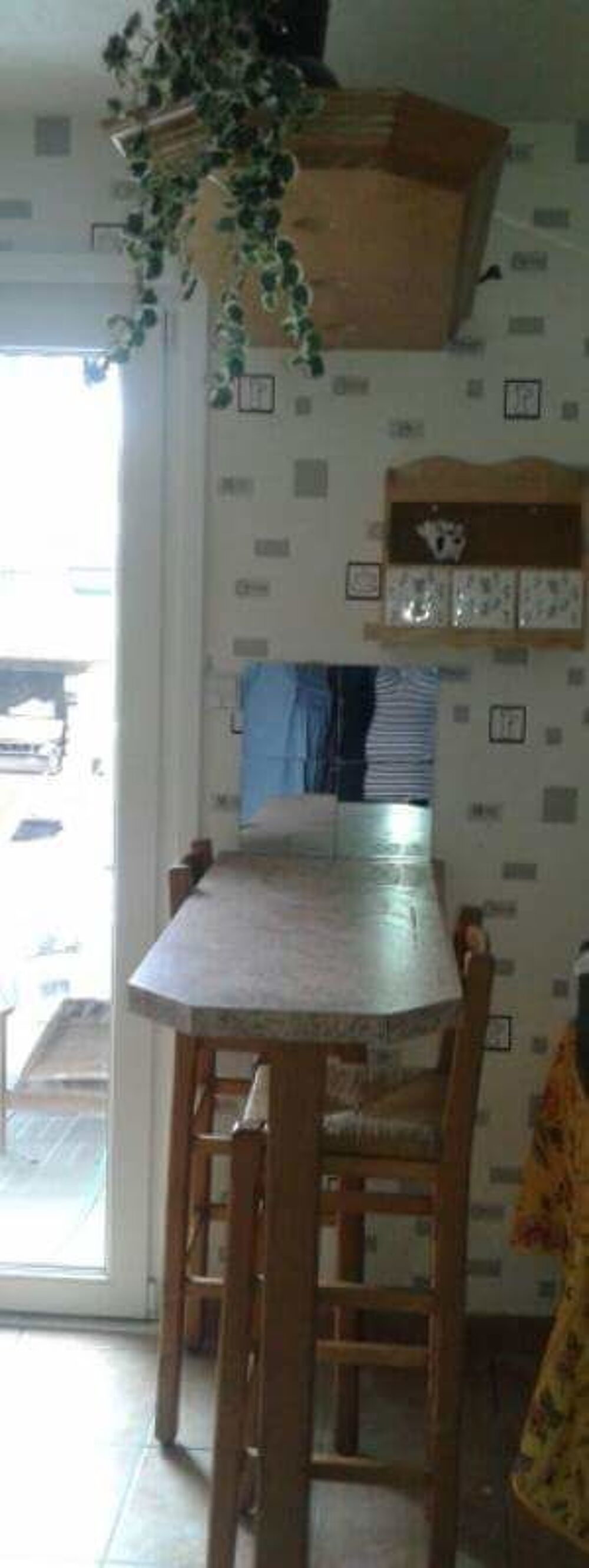 table et 2 chaises (hauteur)
table haute Cuisine