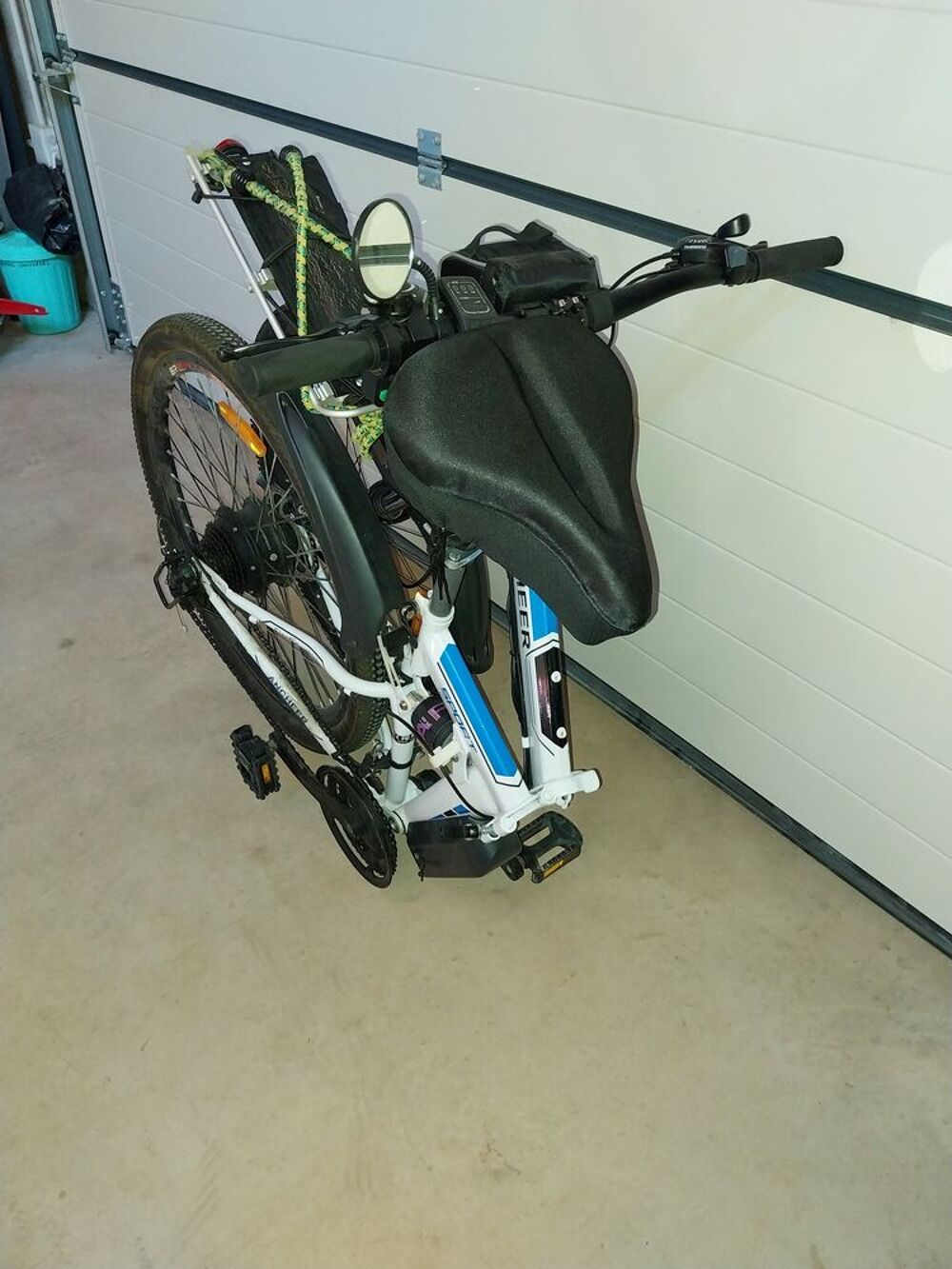 V&eacute;lo &eacute;lectrique SPORT blanc Ancheer avec accessoires Vélos