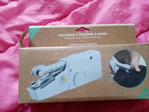 Machine à coudre à main tts neuf 10 Gannat (03)