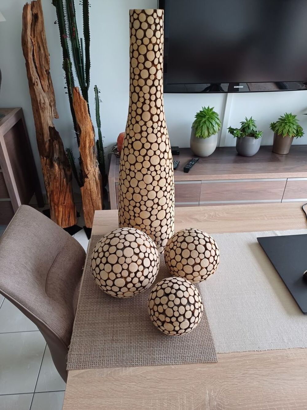 VASE ET BOULES EN BOIS DE LIEGE Décoration