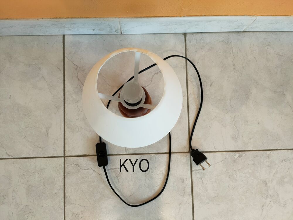 Lampe chevet bois &agrave; poser abat-jour conique rond blanc tissu Décoration