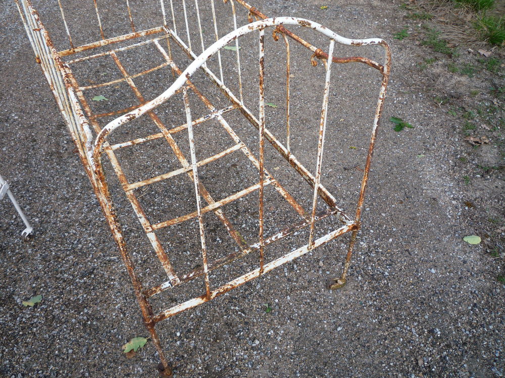 Lit b&eacute;b&eacute; fer forg&eacute; ancien canap&eacute; banquette jardin Meubles