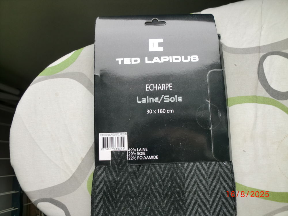 une &eacute;charpe neuve de marque TED LAPIDUS / ELMEDIN Vêtements