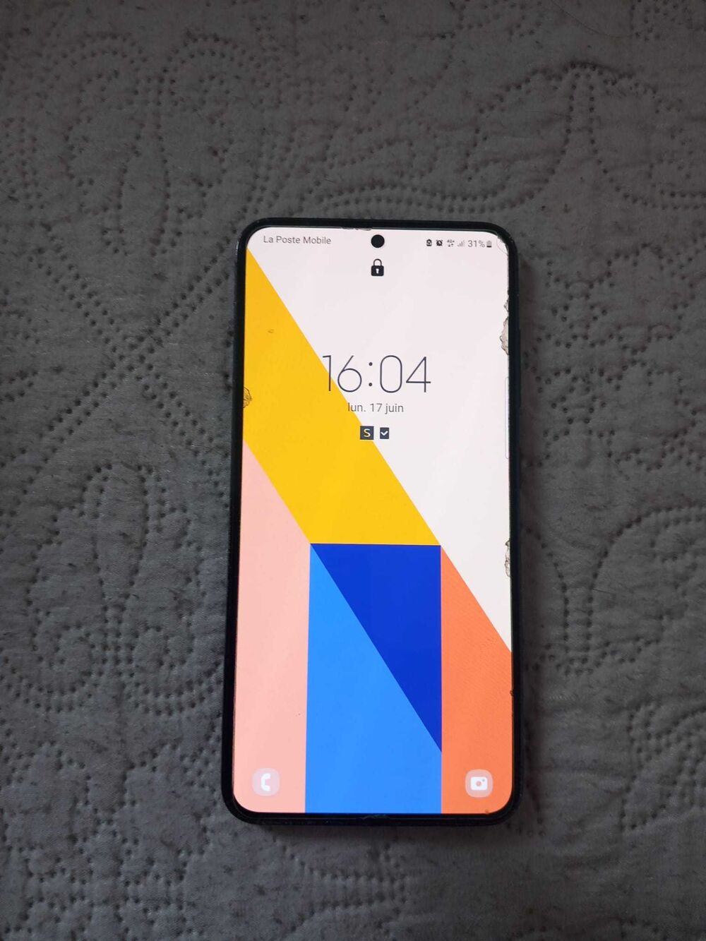 Galaxy S23
Nom du mod&egrave;le
SM-S911B/DS
&agrave;‰tat neuf utilis&eacute; tr&egrave;s peu 
Prot&egrave;ge &eacute;cran Fissur&eacute; mais l'&eacute;cran d'origine intacte .
Date de l'achat 11mai 2024 Téléphones et tablettes