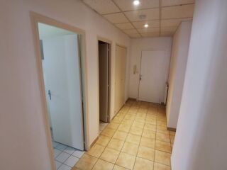  Appartement à louer 4 pièces 80 m² Sézanne