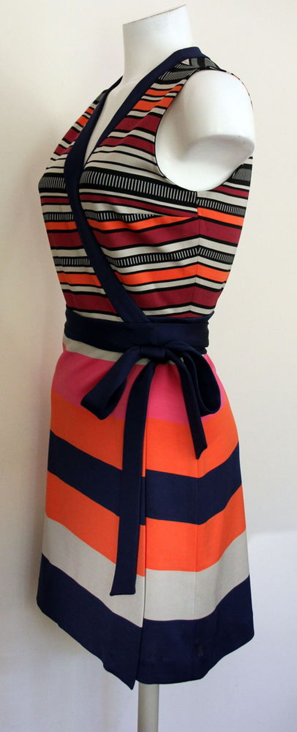 Robe courte larges rayures DIANE VON FURSTENBERG T.8
36/38 Vêtements