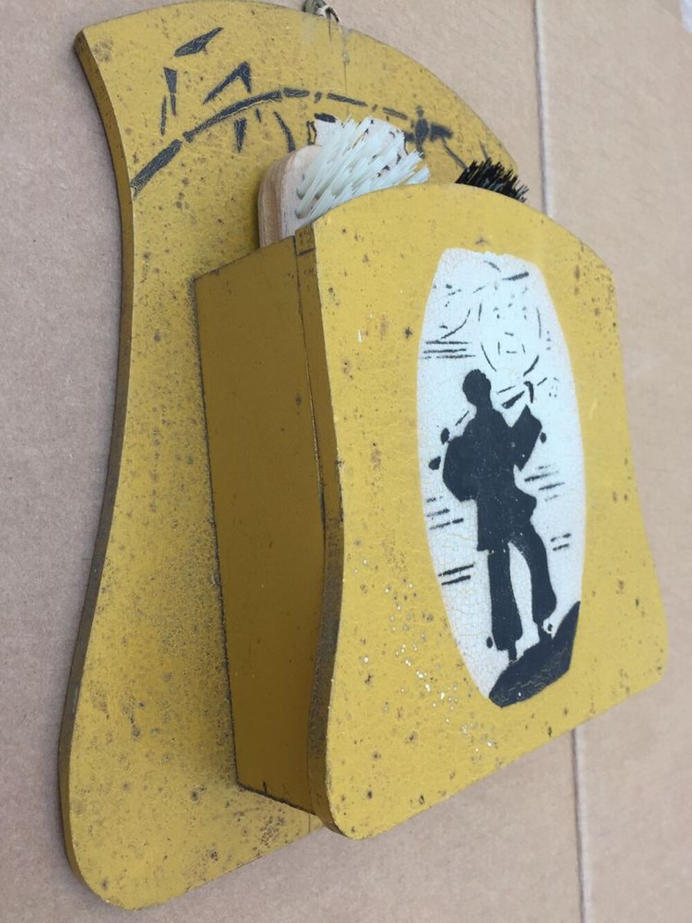 Boite &agrave; Brosses
Décoration