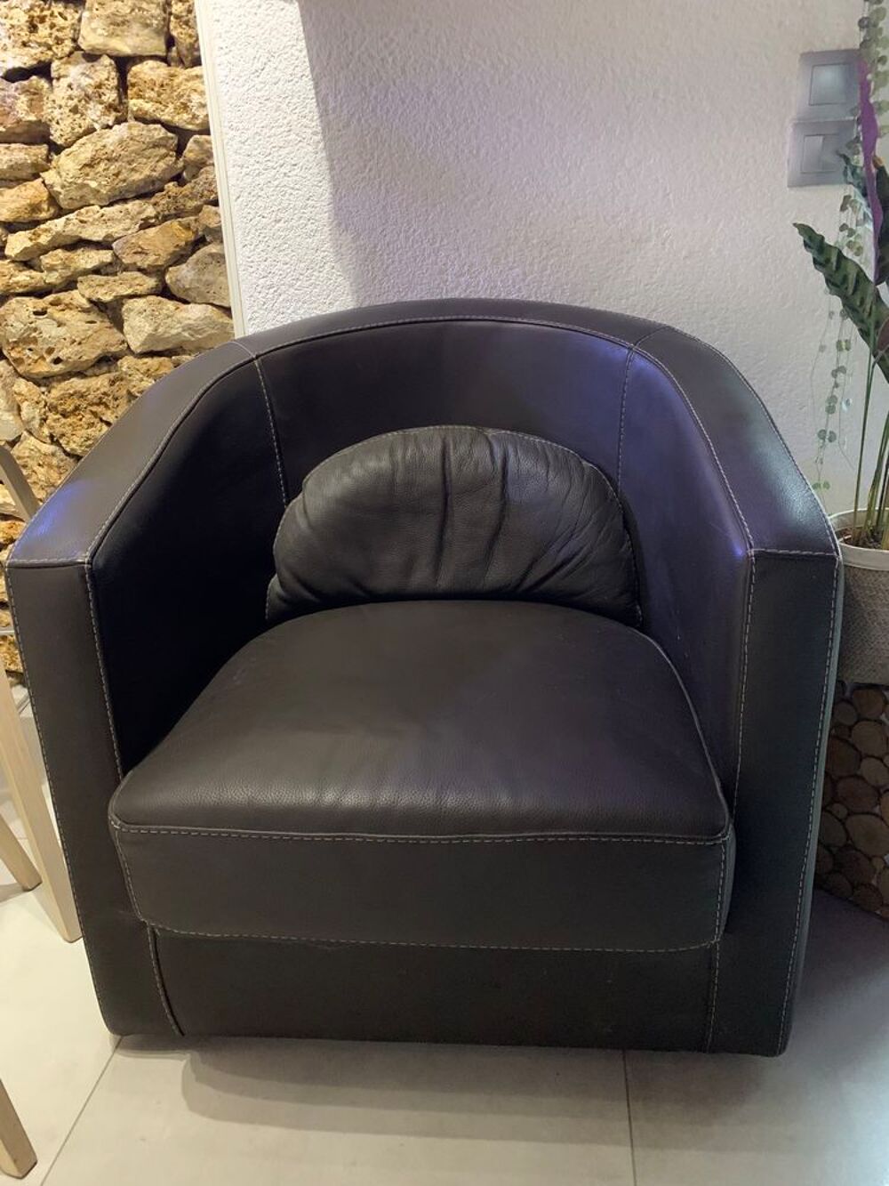 Fauteuil en cuir grain&eacute; marron Meubles