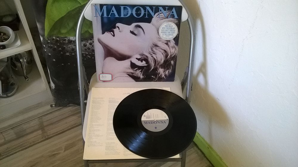 Vinyle Madonna
True Blue
1986
Excellent etat
CD et vinyles