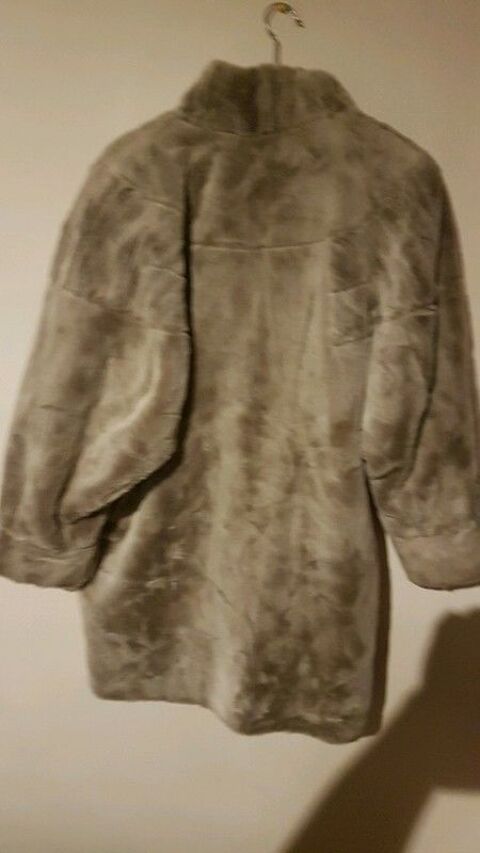 Veste fausse fourrure taille 40 20 Angers (49)