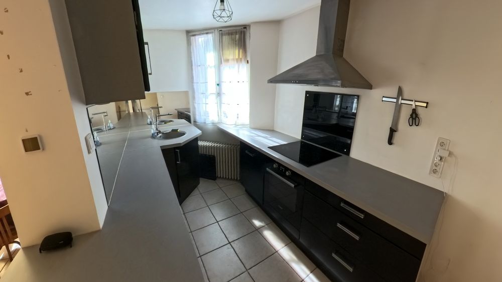 Vente Maison Maison de bourg 100m² habitables + 200m² de potentiel (Local Nazelles-négron