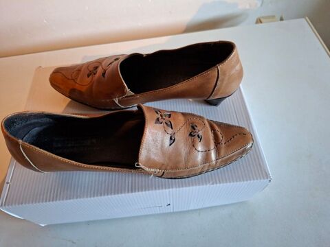 ESCARPINS CUIR PIKOLINOS
18 Sainte-Euph�mie (01)