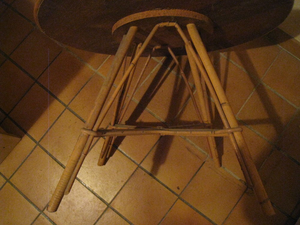 Table basse ronde en rotin 1964 Meubles