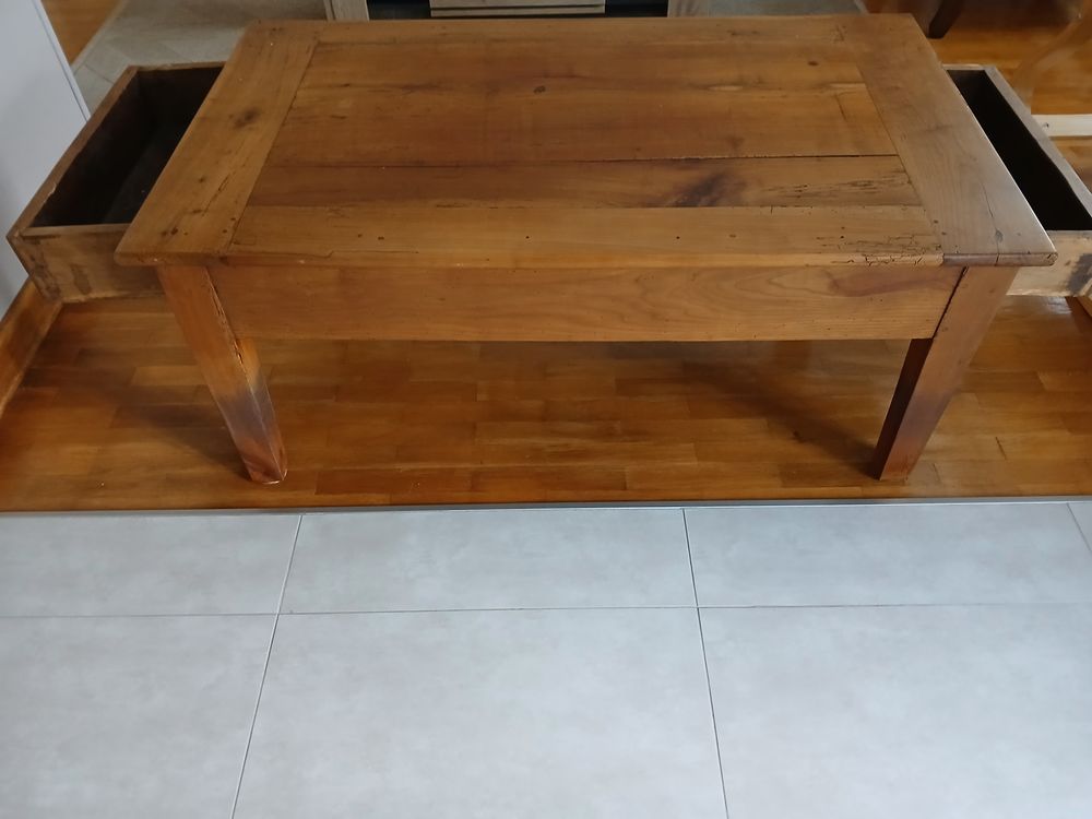 Tr&egrave;s belle table basse avec 2 tiroirs Meubles
