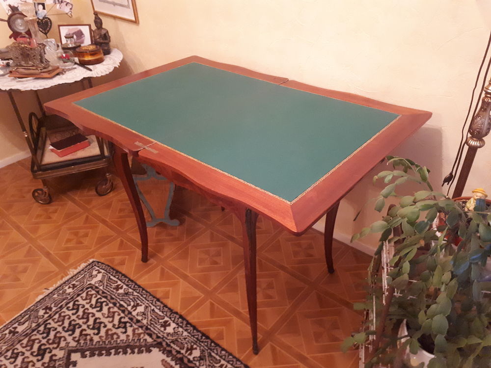 Table &agrave; jeu plateau pivotant d&eacute;cor marquet&eacute; LOUIS XV Meubles