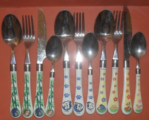Lot de 11 couverts pour enfants 
th�me dessins anim�s 15 Montreuil (93)