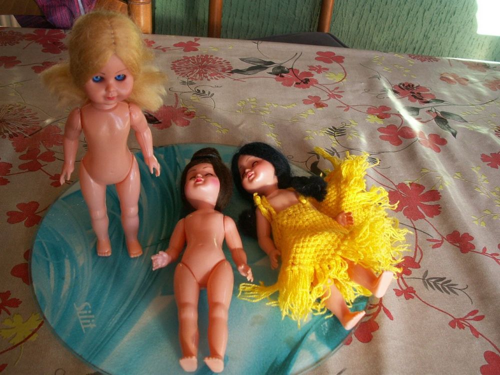 lot non dissociable de 3 poup&eacute;es anciennes CS
