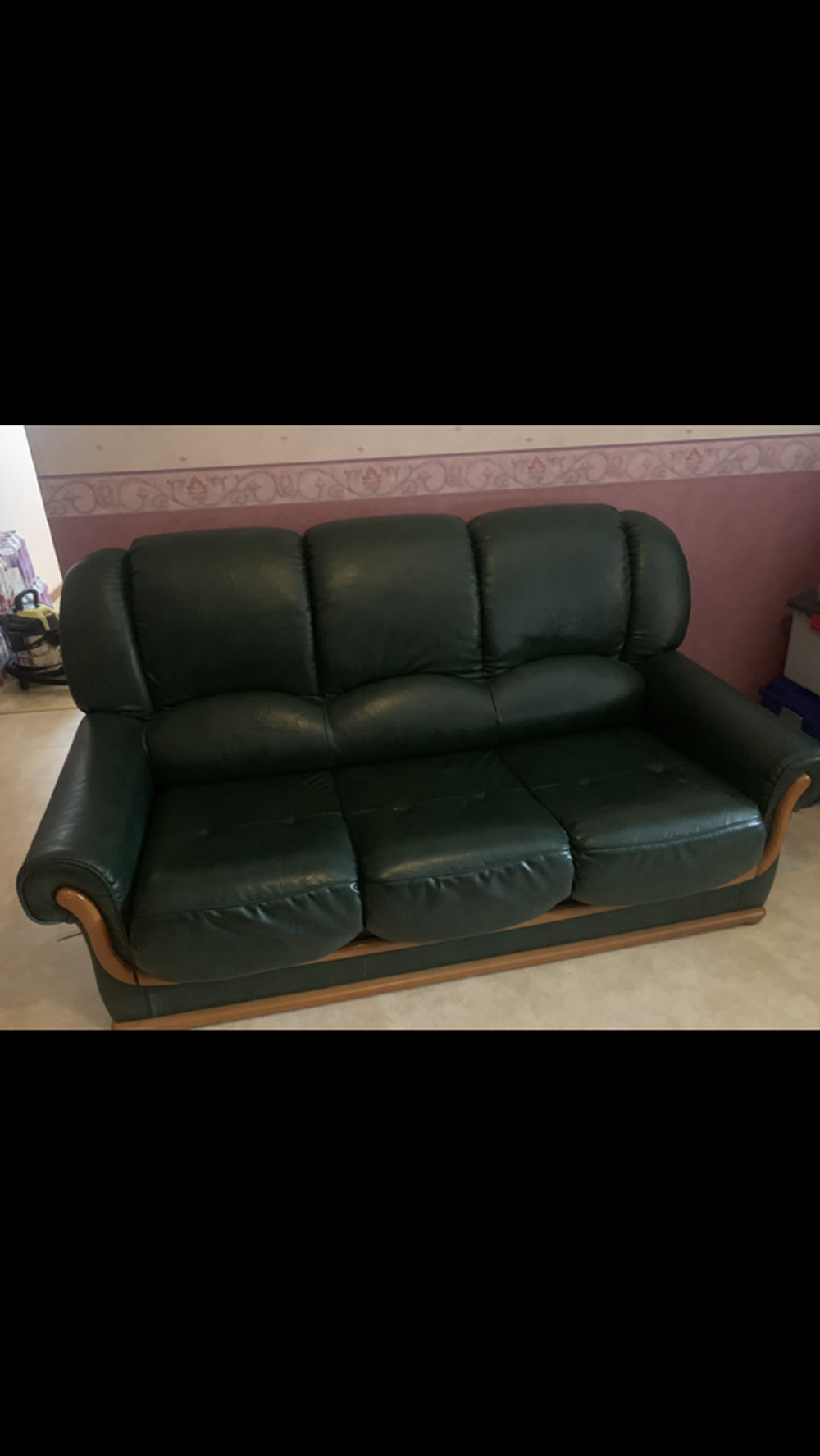 Canap&eacute;, 1 fauteuil (table offerte) Meubles