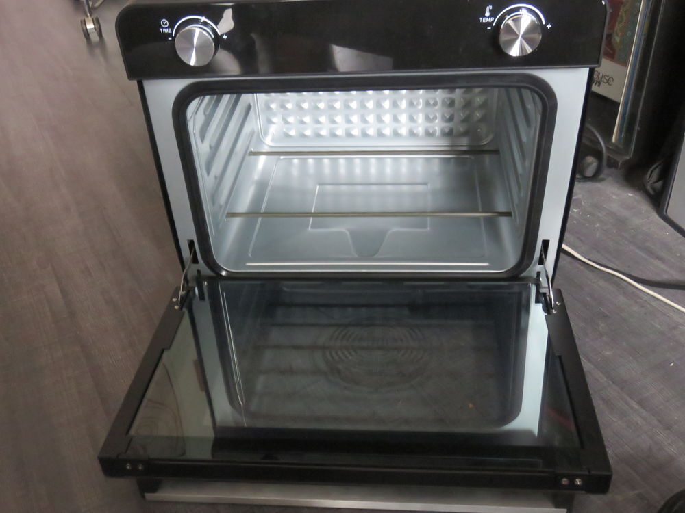 Four 34 L cuve inox commandes digitales. Programmable. Cuisine