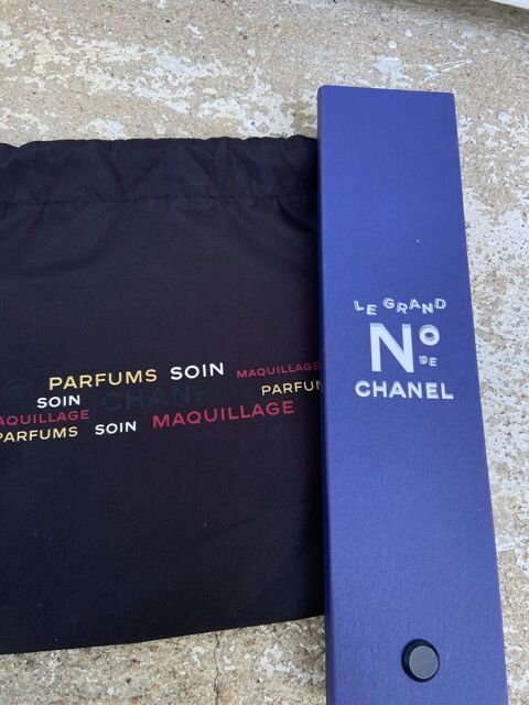ventail publicitaire Chanel  5 Fontenay-le-Fleury (78)