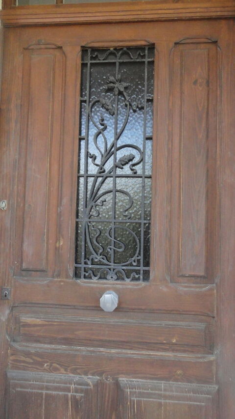 Porte d'entr�e
250 N�grepelisse (82)