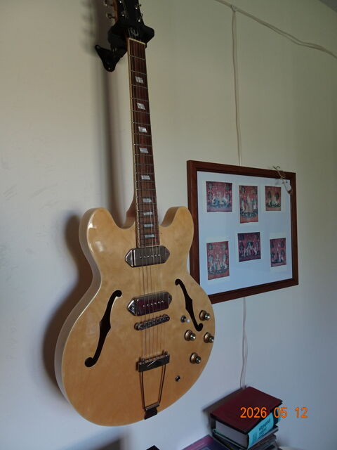 Epiphone CASINO naturelle + Stand Hercule 450 Ryes (14)