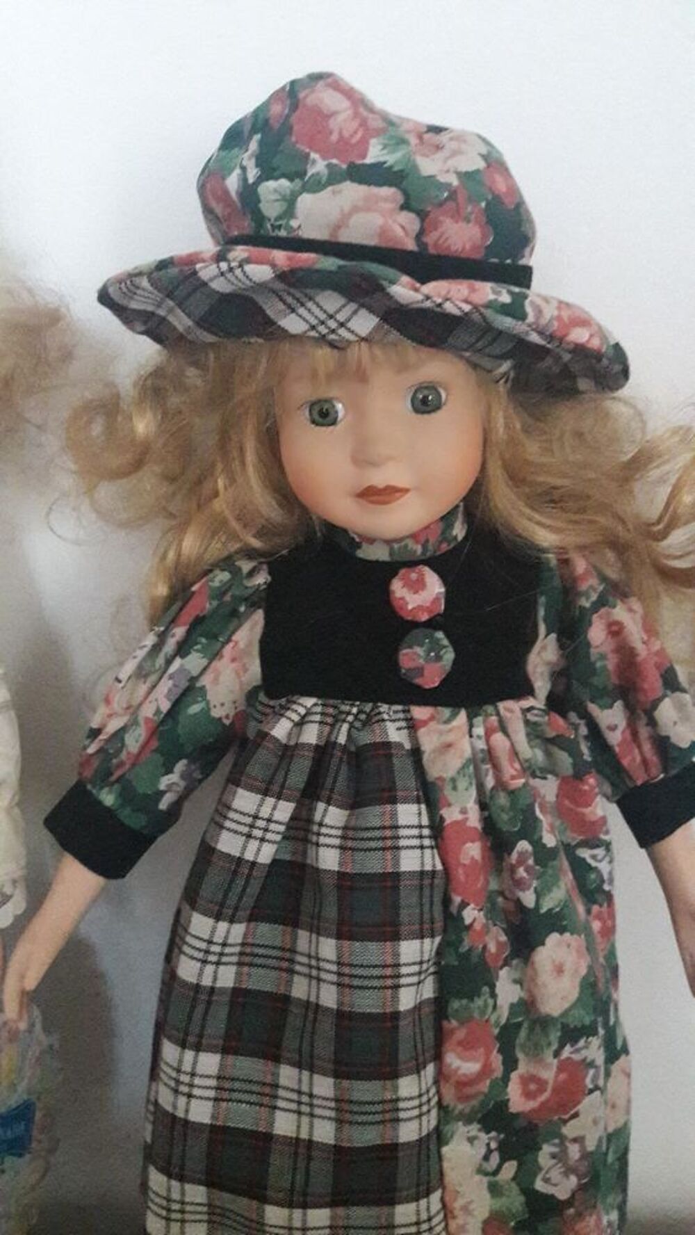 Poup&eacute;es en porcelaine 