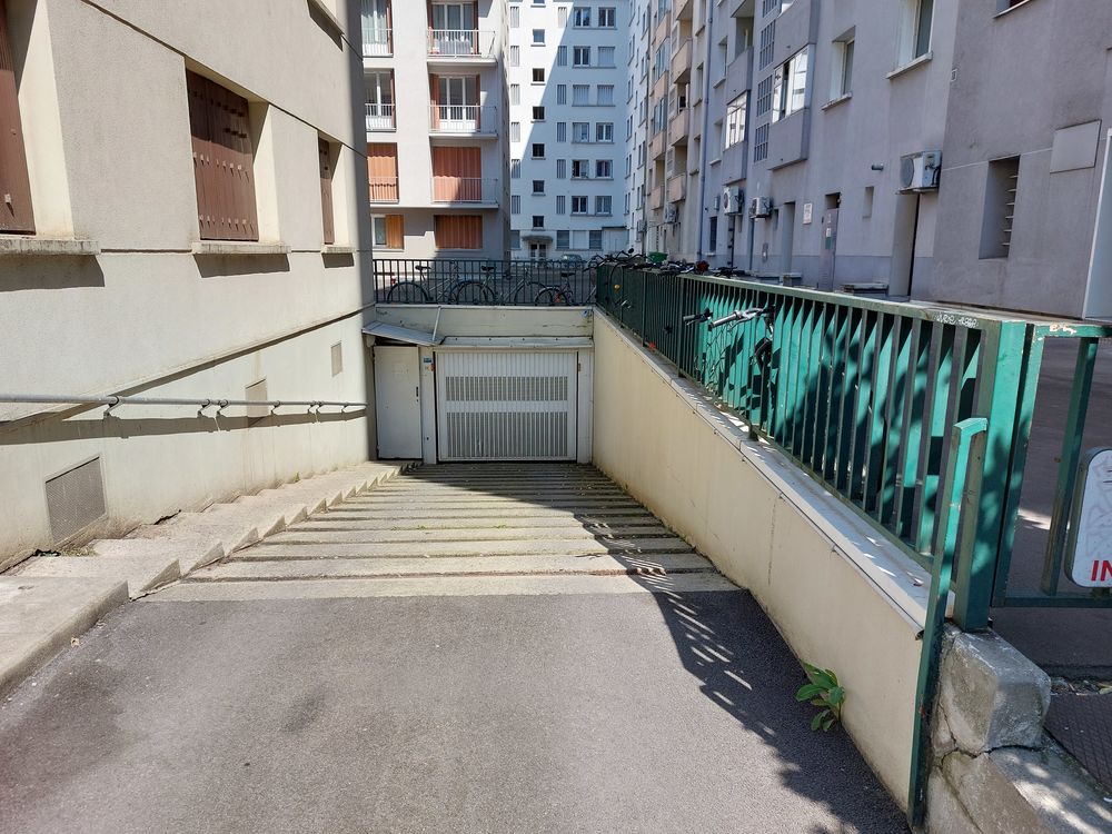 Vente Parking/Garage Grand garage 80 m² Grenoble