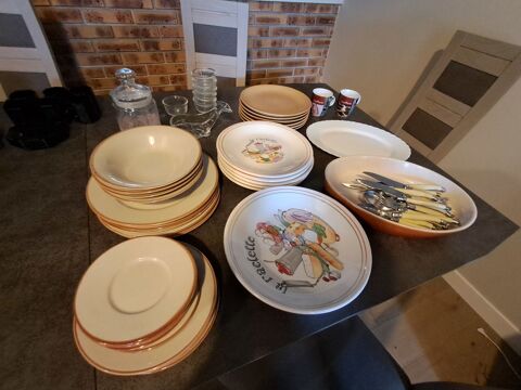 Lots de vaisselle. 15 Saint-Macaire-en-Mauges (49)