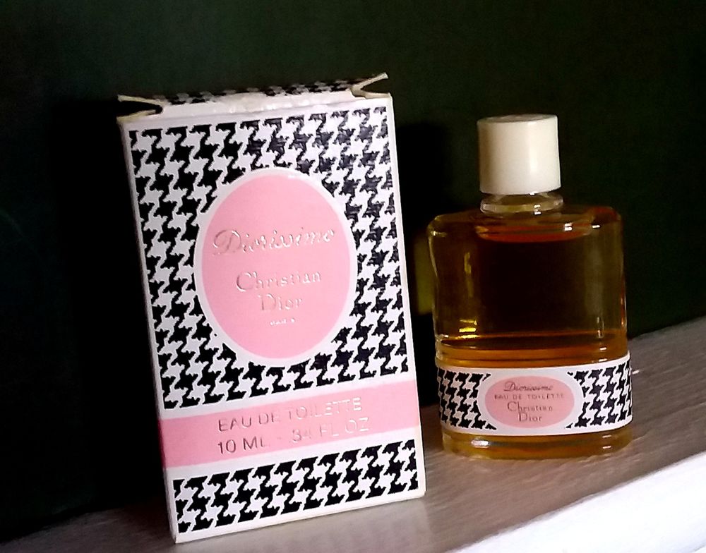 Miniature parfum Dior avec bo&icirc;te plein de 10 ml bon &eacute;tat
