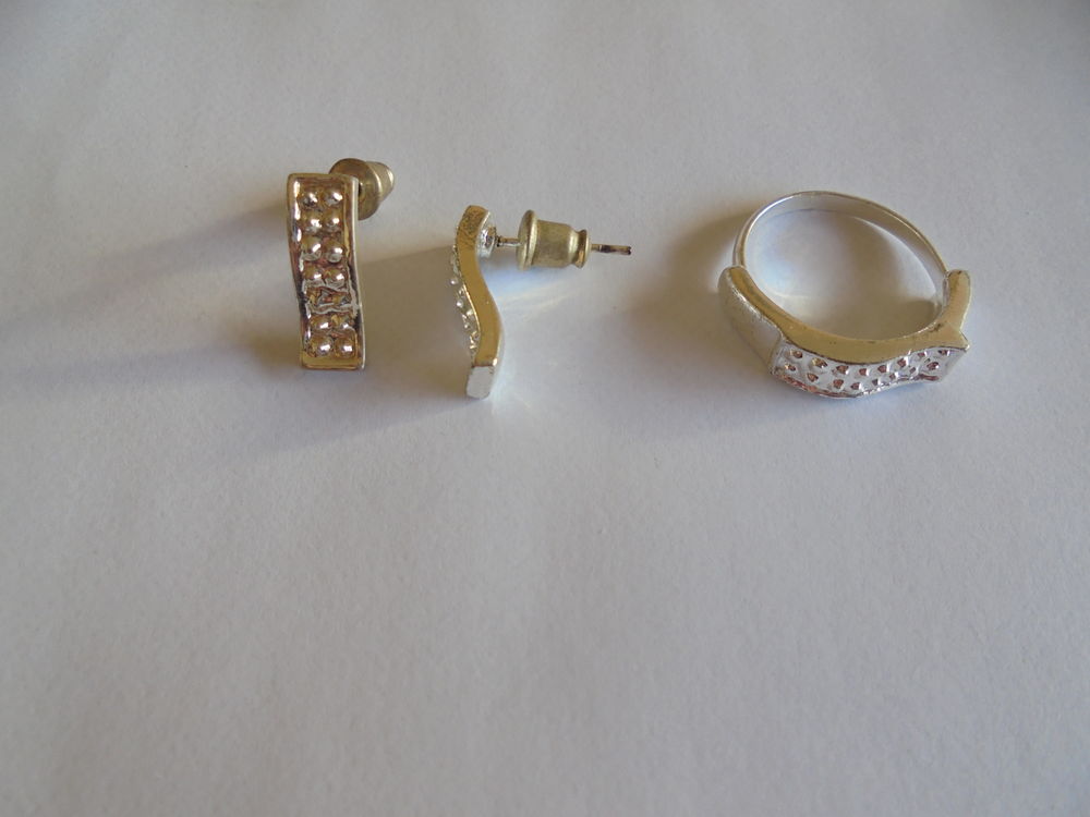 Bague + boucles oreilles (28b) Bijoux et montres