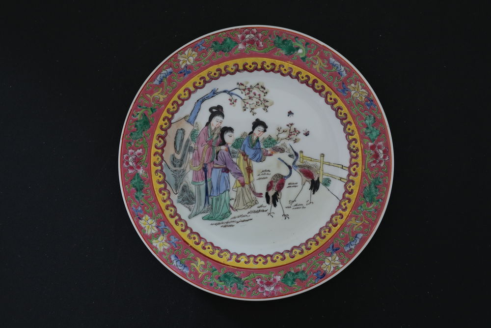 ASSIETTE CHINOISE PORCELAINE 3 FEMMES 2 OISEAUX 