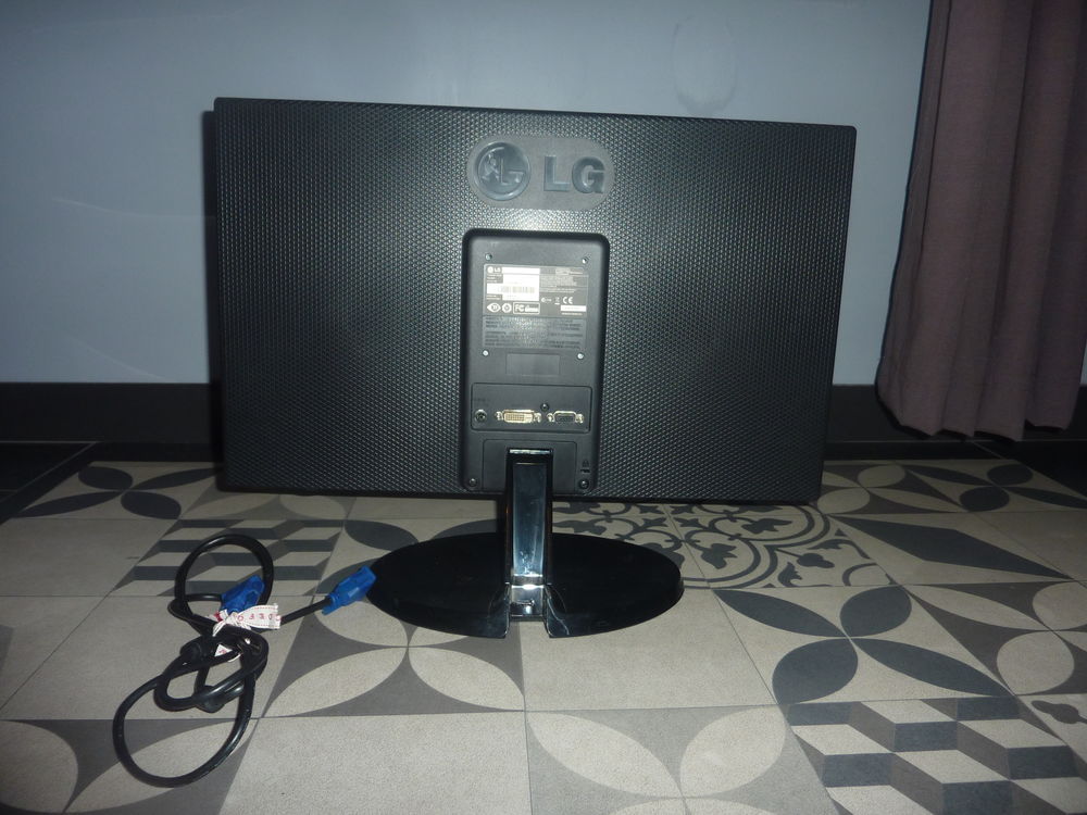 &Eacute;cran LG 22EN43T 22 Pouces Matériel informatique