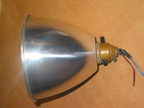 ABAT- JOUR R�FLECTEUR SUSPENSION ANCIEN EN ALUMINIUM POLI. 
25 Marseille 13 (13)