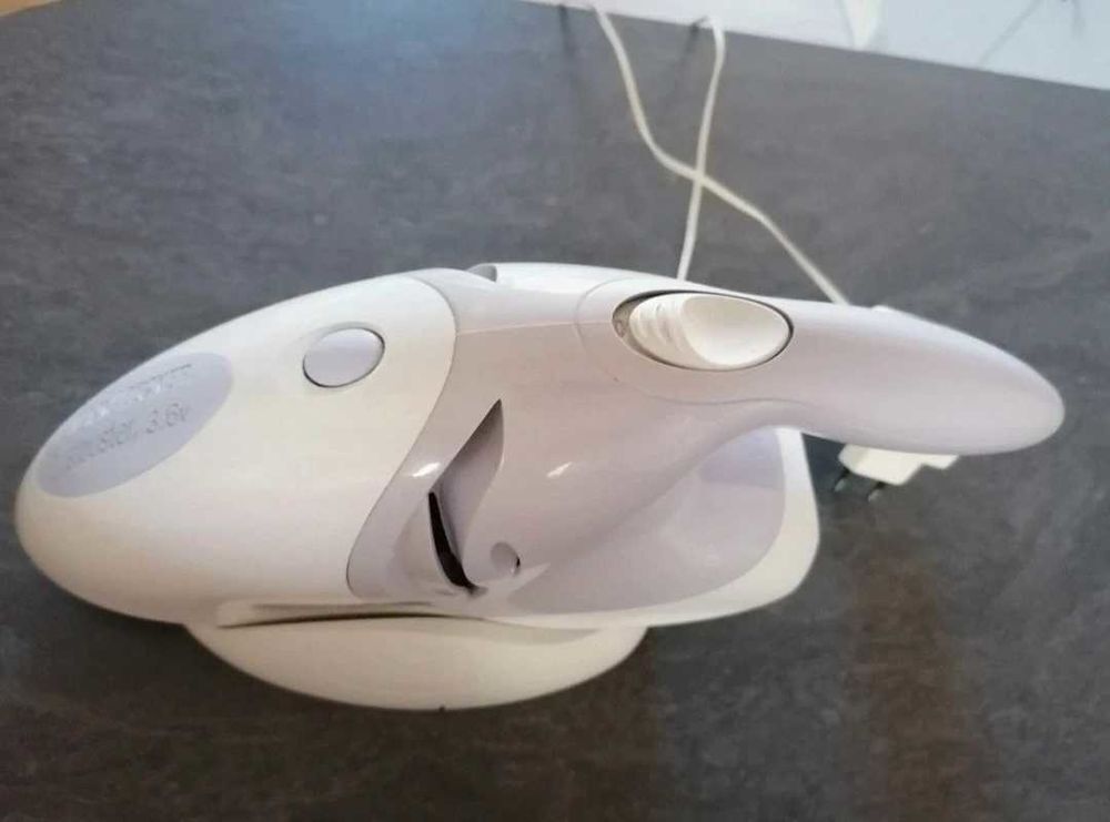 Aspirateur de table Electroménager