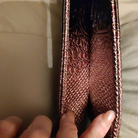 Sac vintage cuir vegan fa�on reptile.  115 Verneuil-sur-Seine (78)
