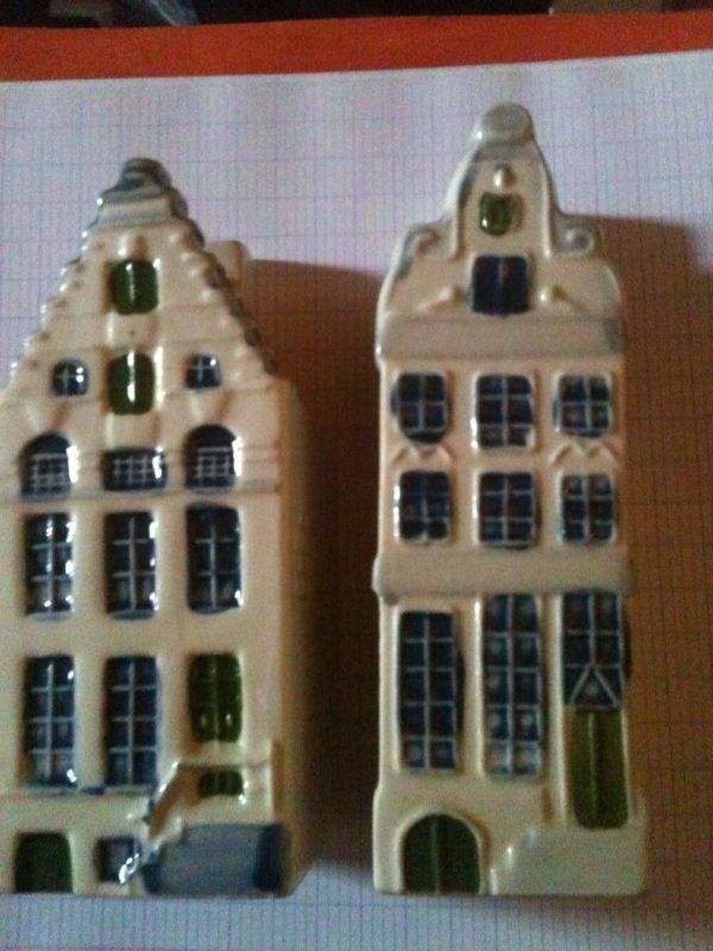 2 maisons miniatures d'Amsterdam peintes &agrave; la main. TBE. 