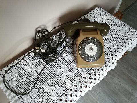 Téléphone. 60 Savigneux (42)