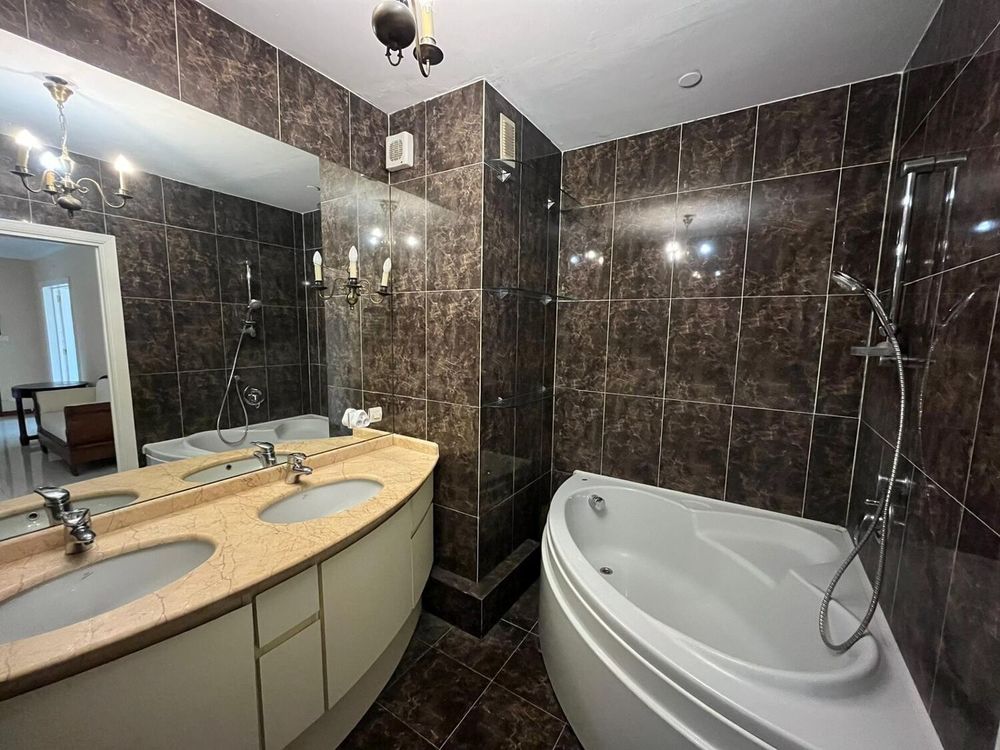 Location Appartement T4 110m� Dernier �tage ? Piscine ? R�sidence Henry IV �chirolles