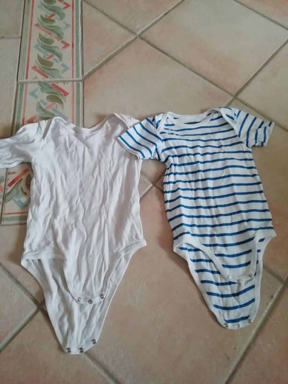 2 body taille 36 mois Puériculture