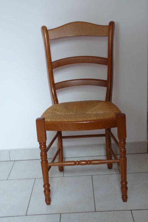 4 chaises 30 Saint-Victor-la-Coste (30)