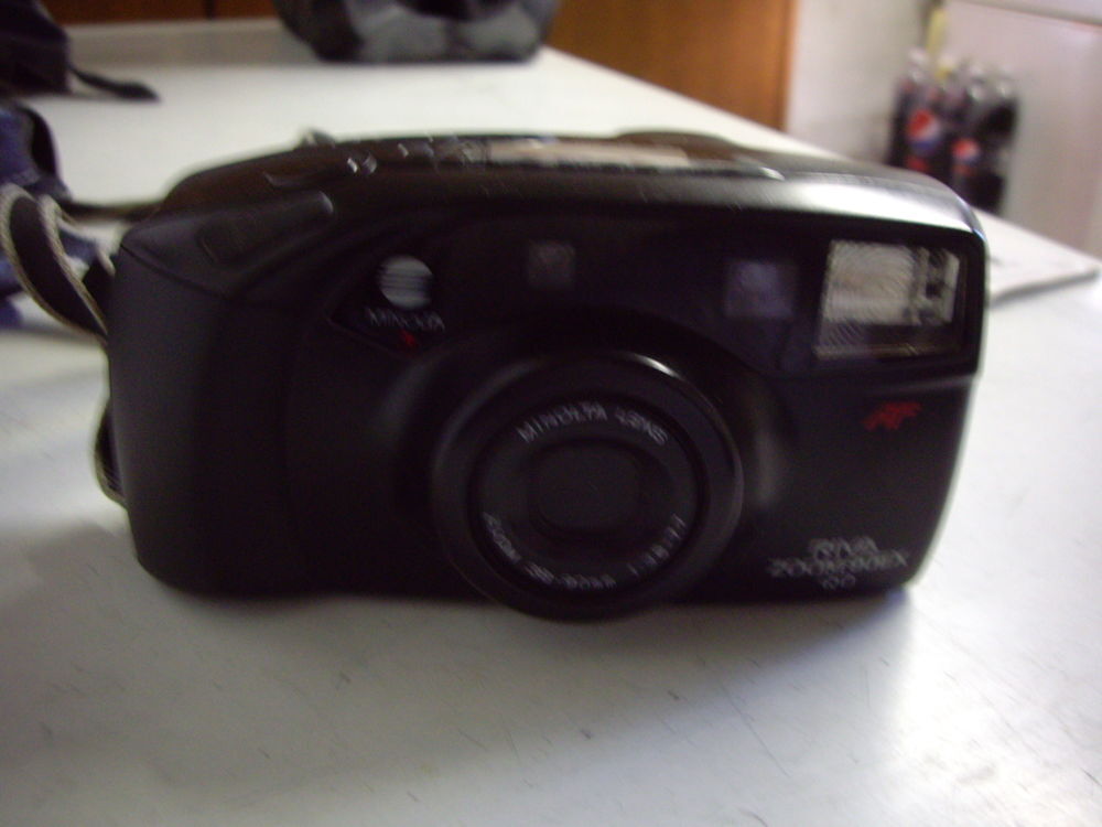 Appareil photo Argentique MINOLTA &agrave; dos dateur Photos/Video/TV