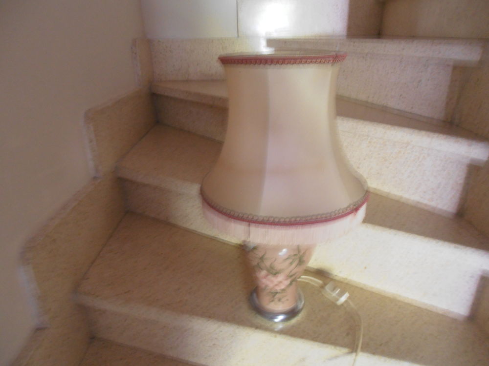 lampe en fa&iuml;ence . Décoration
