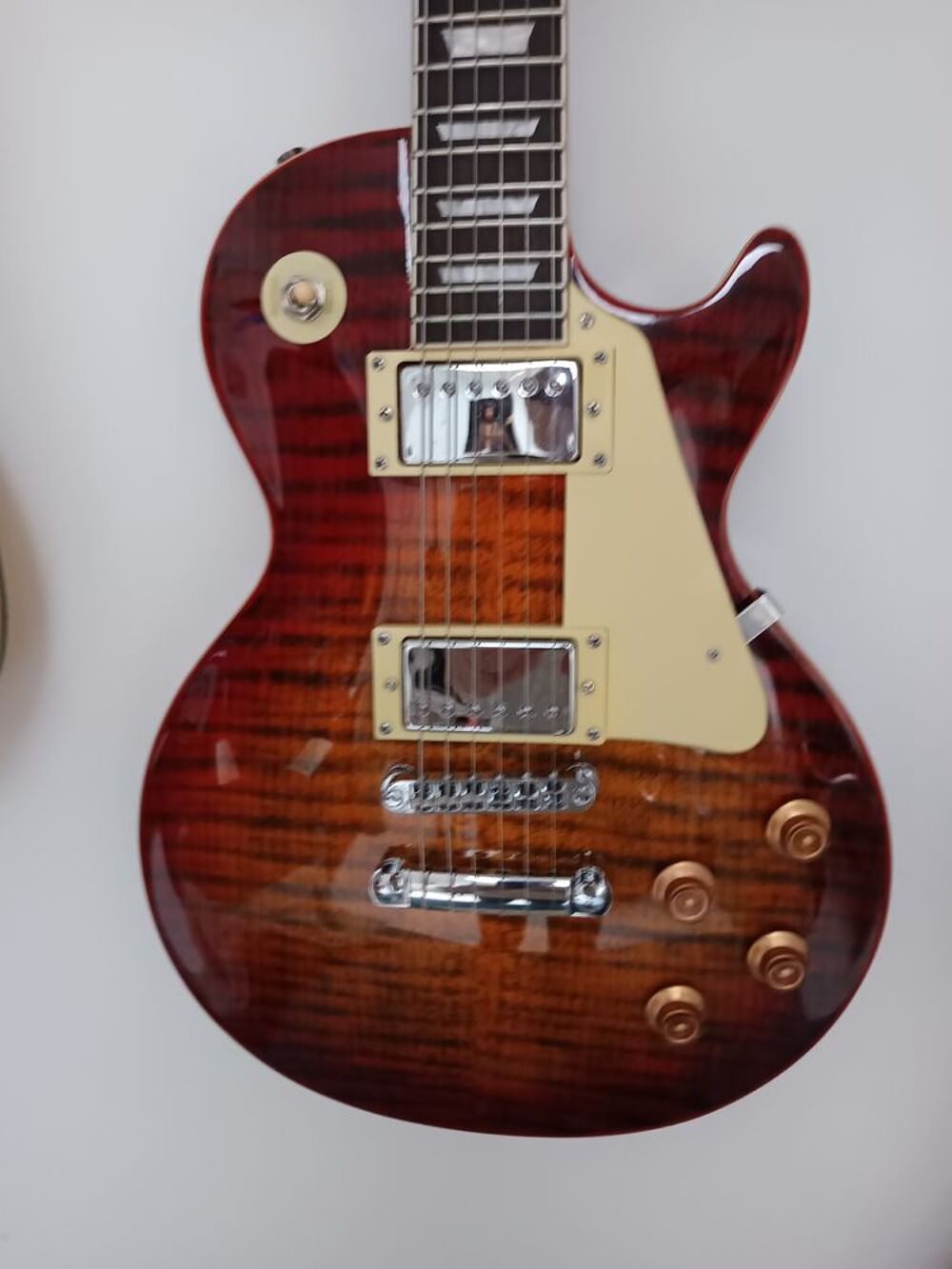 guitare &eacute;lectrique EKO neuve Instruments de musique